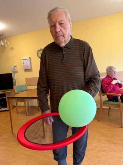 Die Bewohner übten Tennis – Bild 2